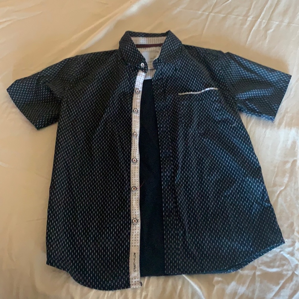 Boy’s stretch shirt sleeve button down size 8-small shirt